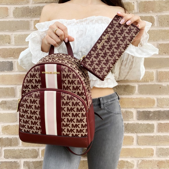 BUNDLE Michael Kors Backpack and wallet - Picture 2 of 8